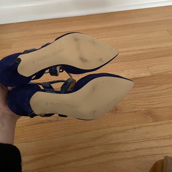 Ivanka Trump royal blue pointed-toe pumps in a womens size 4 - Picture 4 of 4